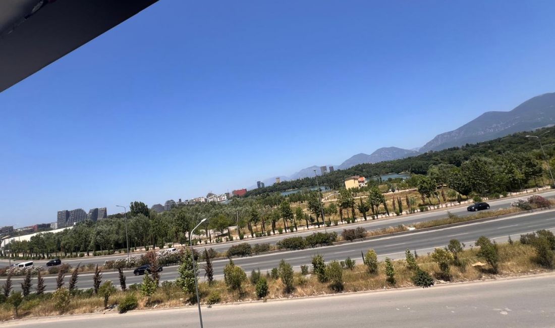 Shtepi ne shitje Apartament ne Tirane, 2+1, Mobilimi E mobiluar, Pagesa 290,000  Euro.
