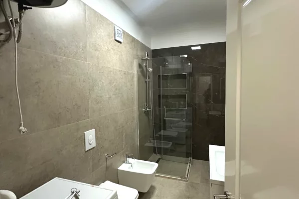 Shtepi me qera Apartament ne Tirane, 1+1, Mobilimi E mobiluar, Pagesa 600  Euro.