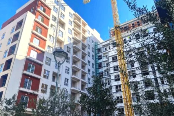 🏡 Shitet Apartament 1+1 – Kompleksi Aura, Rruga Dritan Hoxha, Tiranë