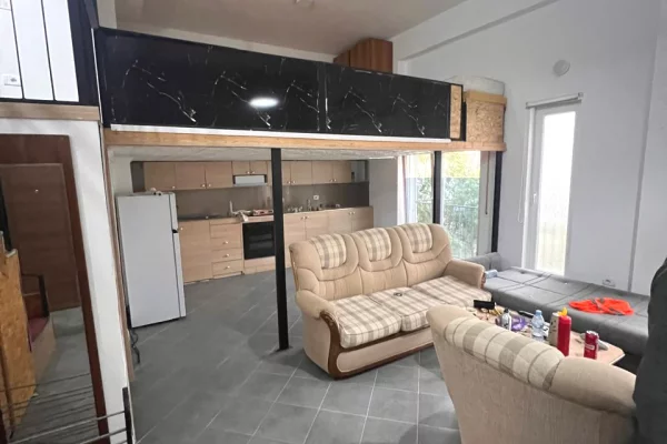 Shtepi ne shitje Apartament ne Tirane, 1+1, Mobilimi Pjeserisht e mobiluar, Pagesa 140,000  Euro.