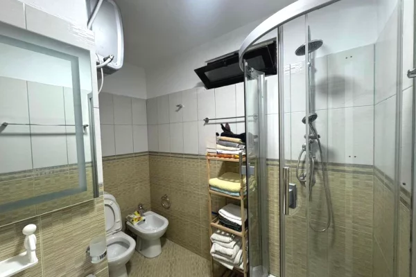 Shtepi me qera Apartament ne Tirane, 2+1, Mobilimi E mobiluar, Pagesa 1,100  Euro.