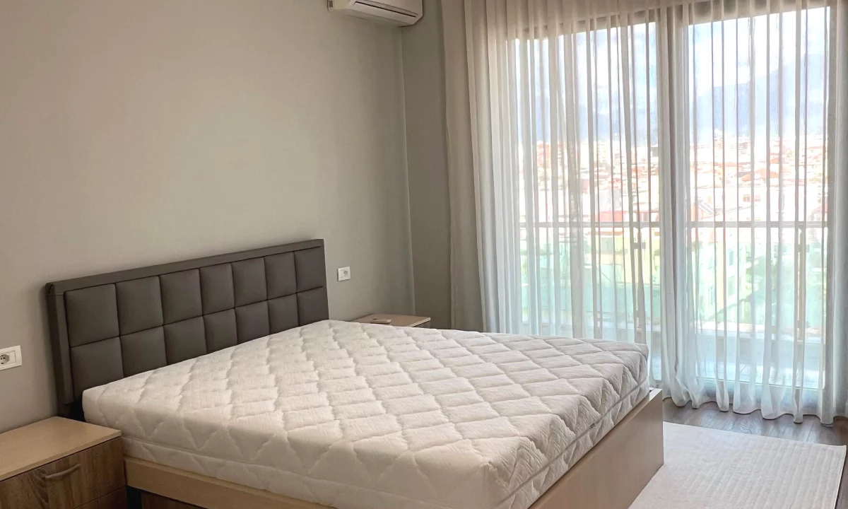 Shtepi ne shitje Apartament ne Tirane, 2+1, Mobilimi E mobiluar, Pagesa 143,000  Euro.