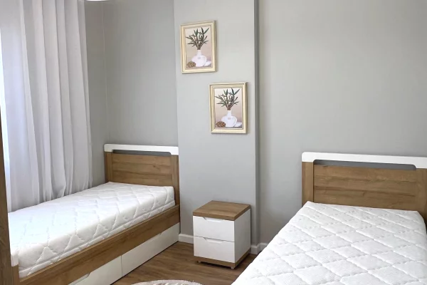 Shtepi ne shitje Apartament ne Tirane, 2+1, Mobilimi E mobiluar, Pagesa 143,000  Euro.