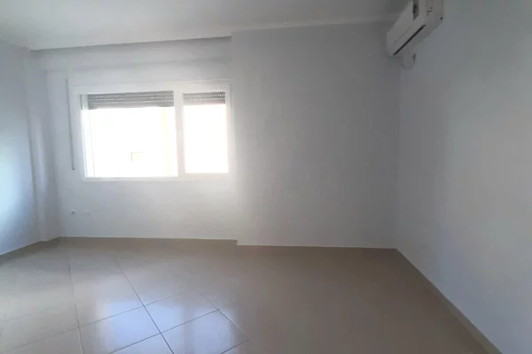 Shtepi me qera Apartament ne Tirane, 2+1, Mobilimi E mobiluar, Pagesa 700  Euro.