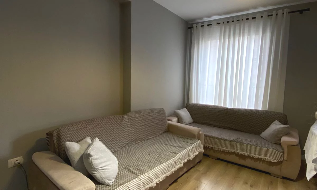 Shtepi ne shitje Apartament ne Tirane, 2+1, Mobilimi E mobiluar, Pagesa 140,920  Euro.