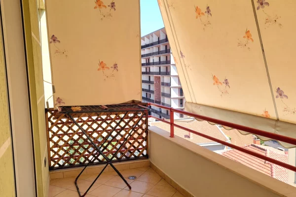 Shtepi me qera Apartament ne Tirane, 2+1, Mobilimi E mobiluar, Pagesa 900  Euro.