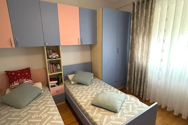 Shtepi me qera Apartament ne Tirane, 2+1, Mobilimi E mobiluar, Pagesa 900  Euro.
