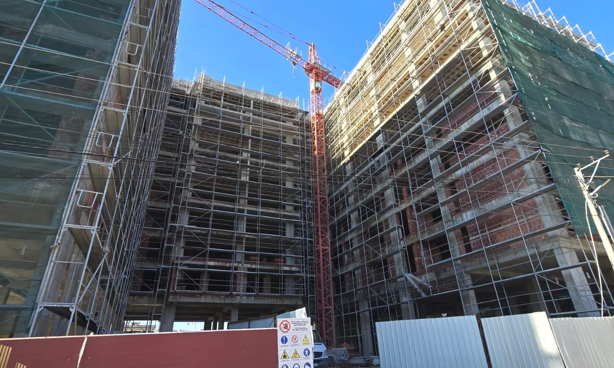 Shtepi ne shitje Apartament ne Tirane, 2+1, Mobilimi Bosh, pa mobiluar, Pagesa 95,600  Euro.