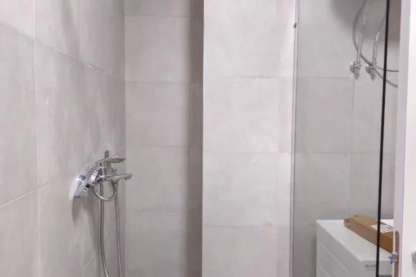 Shtepi me qera Apartament ne Tirane, 2+1, Mobilimi E mobiluar, Pagesa 1,200  Euro.