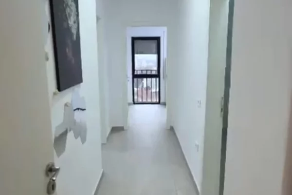 Shtepi ne shitje Apartament ne Tirane, 2+1, Mobilimi E mobiluar, Pagesa 261,000  Euro.