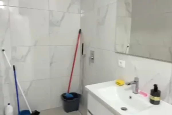 Shtepi ne shitje Apartament ne Tirane, 2+1, Mobilimi E mobiluar, Pagesa 261,000  Euro.