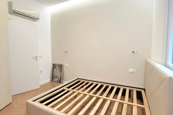 Shtepi me qera Apartament ne Tirane, 2+1, Mobilimi E mobiluar, Pagesa 1,100  Euro.