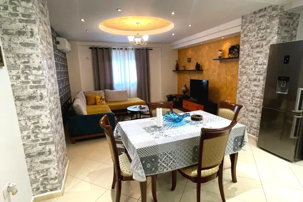 Casa in affitto 2+1 a Tirana - 1,000 Euro