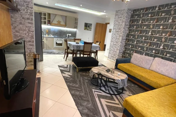 Appartamento in affitto a Tirana 2+1, Arredato