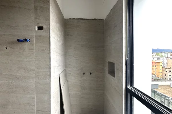 Shtepi ne shitje Apartament ne Tirane, 1+1, Mobilimi Bosh, pa mobiluar, Pagesa 185,000  Euro.