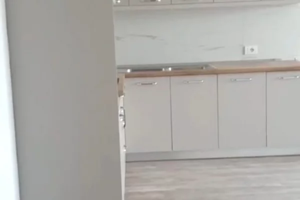 Shtepi me qera Apartament ne Tirane, 2+1, Mobilimi Pjeserisht e mobiluar, Pagesa 500  Euro.