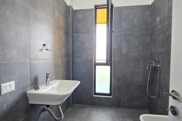 🏢 JEPET ME QIRA AMBIENT ZYRE – SQUARE 21