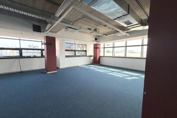 Ambient biznesi me qera 3+1 ne Tirane - 23,000 Euro