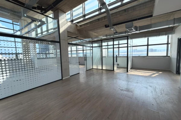 Ambient biznesi me qera 3+1 ne Tirane - 25,000 Euro