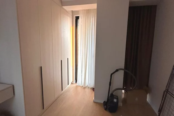 Shtepi me qera Apartament ne Tirane, 2+1, Mobilimi E mobiluar, Pagesa 1,000  Euro.
