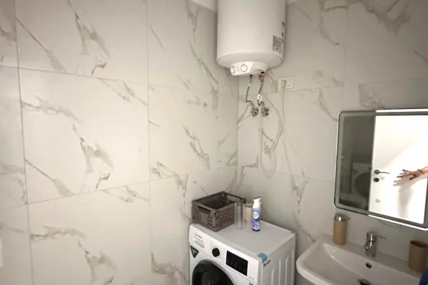 Shtepi me qera Apartament ne Tirane, 2+1, Mobilimi E mobiluar, Pagesa 1,000  Euro.