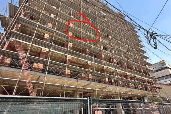 Shtepi ne shitje Apartament ne Tirane, 2+1, Mobilimi Bosh, pa mobiluar, Pagesa 155,000  Euro.