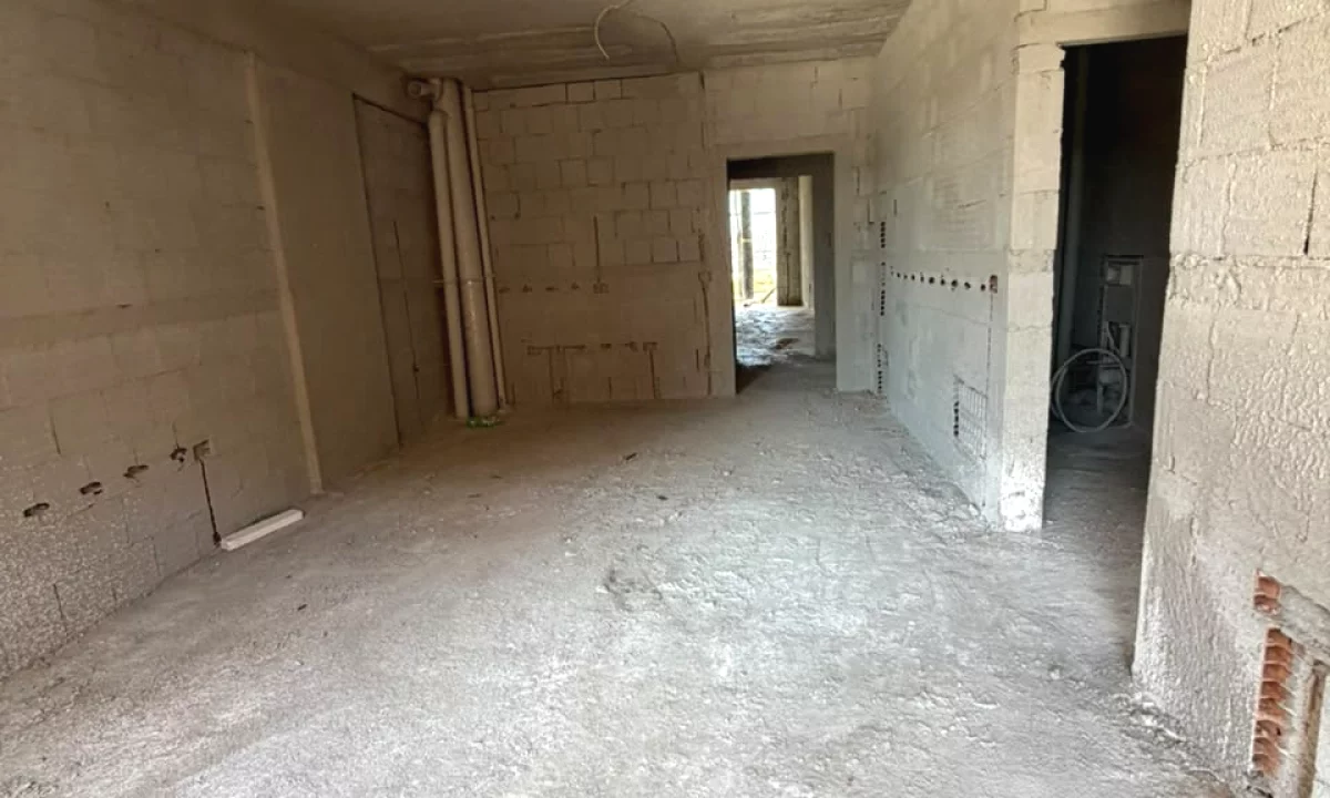 Shtepi ne shitje Apartament ne Tirane, 2+1, Mobilimi Bosh, pa mobiluar, Pagesa 187,600  Euro.