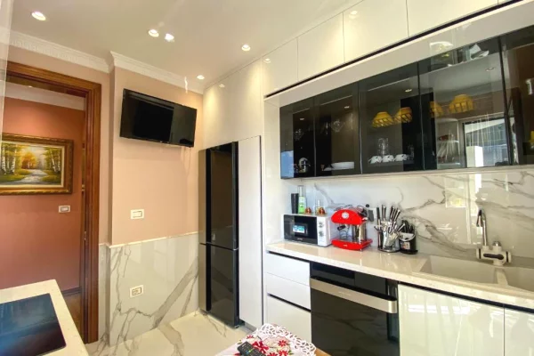 Shtepi me qera Apartament ne Tirane, 2+1, Mobilimi E mobiluar, Pagesa 2,000  Euro.