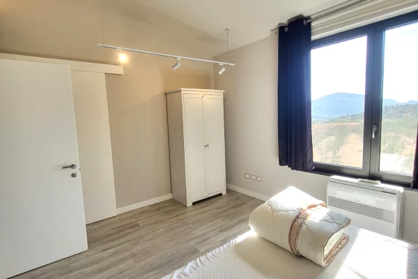 Shtepi me qera 4+1 ne Tirane - 2,500 Euro