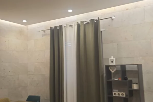 Shtepi me qera Apartament ne Tirane, 2+1, Mobilimi E mobiluar, Pagesa 1,100  Euro.