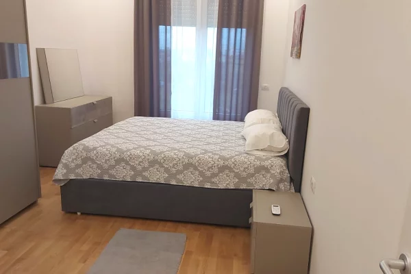Shtepi me qera Apartament ne Tirane, 2+1, Mobilimi E mobiluar, Pagesa 1,100  Euro.