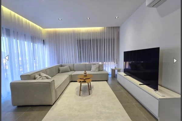 Shtepi me qera Apartament ne Tirane, 3+1, Mobilimi E mobiluar, Pagesa 1,700  Euro.