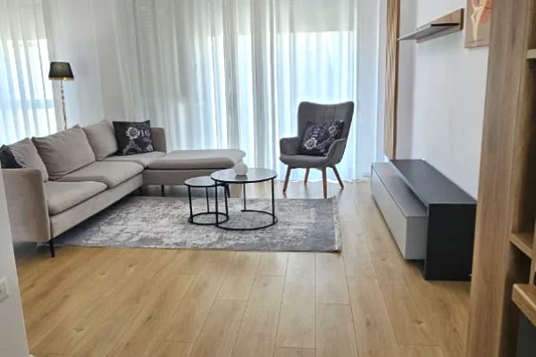 Shtepi me qera Vila Luksoze ne Tirane, 3+1, Mobilimi E mobiluar, Pagesa 1,500  Euro.