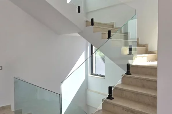 Shtepi ne shitje Vila Luksoze ne Tirane, 5+1, Mobilimi Bosh, pa mobiluar, Pagesa 1,000,000  Euro.