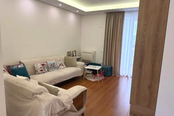 Shtepi me qera Apartament ne Tirane, 2+1, Mobilimi E mobiluar, Pagesa 750  Euro.
