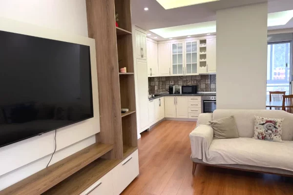 Shtepi me qera 2+1 ne Tirane - 750 Euro