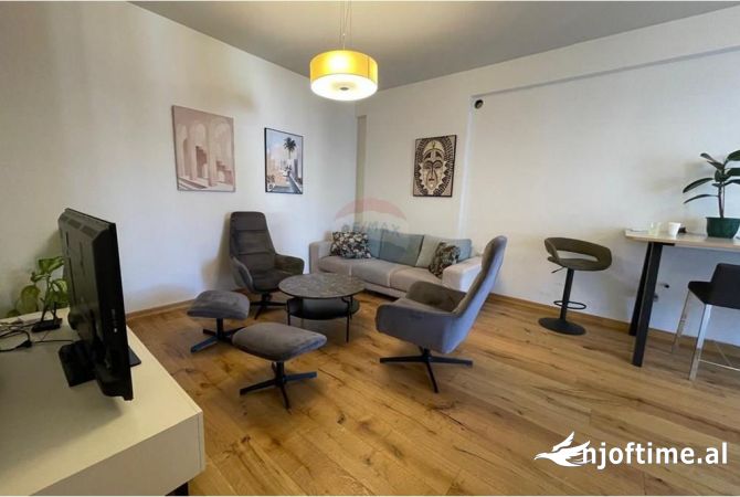 Ambiente Commerciale in Affitto 3+1 a Tirana - 850 Euro