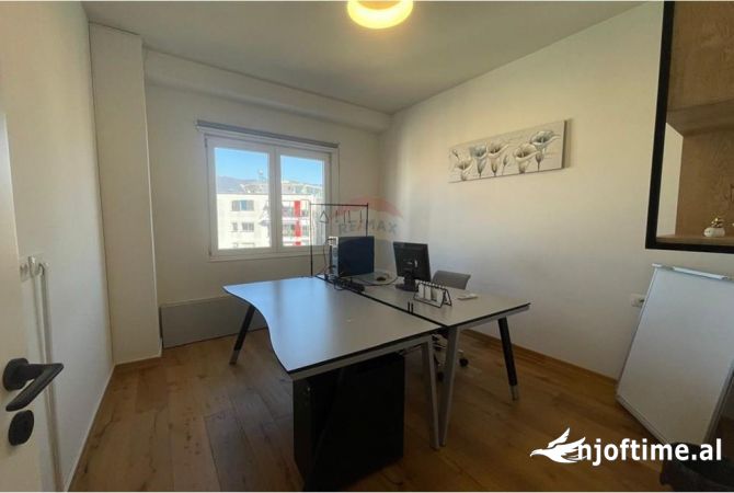 Ambiente Commerciale in Affitto 3+1 a Tirana - 850 Euro