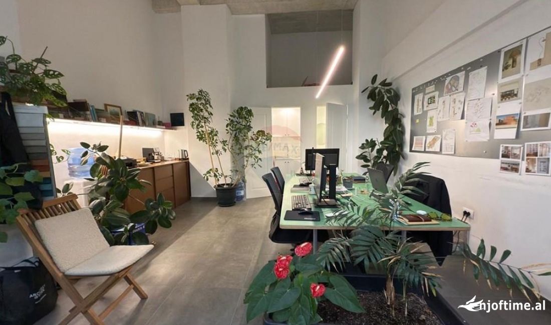 Zyre me qira Rr.Hoxha Tahsim