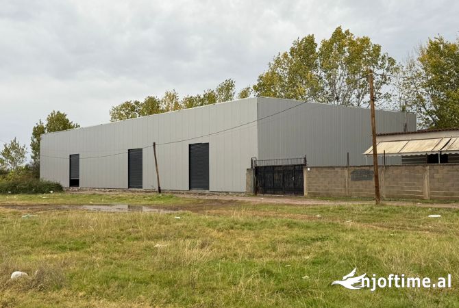 Ambiente Commerciale in Affitto 4+1 a Tirana - 4,500 Euro