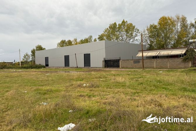 Ambiente Commerciale in Affitto 4+1 a Tirana - 4,500 Euro