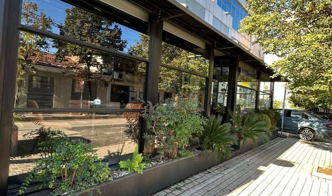 Jepet lokal bar kafe 2 katesh me Qera .