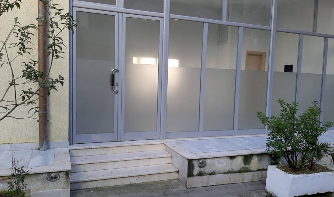 Shitet dyqan afer qytetit studenti ,tek rruga e Elbasanit.