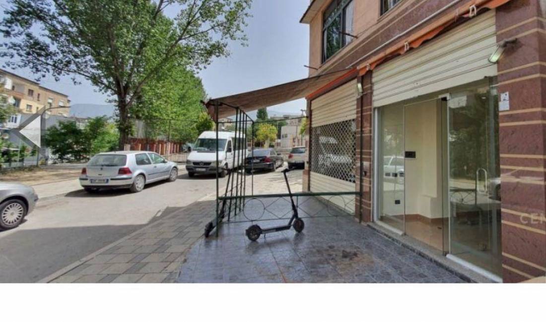 Jepet me qera ambjent komercial ne Qytet Studenti