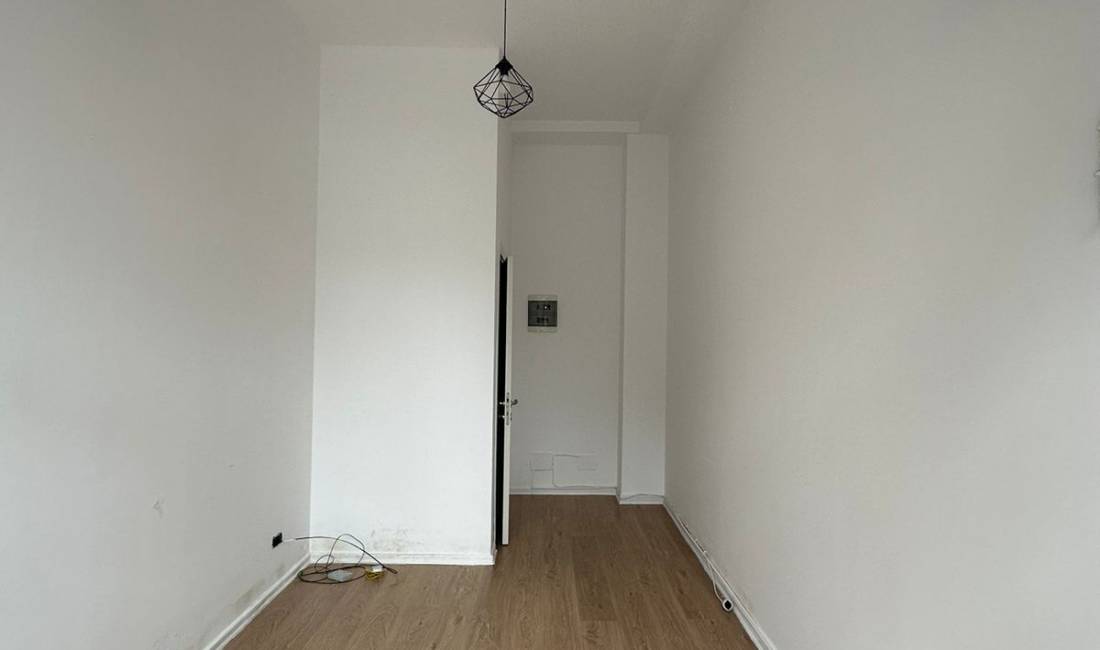 ⚡Jepet Ambient Zyre/Biznesi 20m2 prane Rruges Kavajes / Qender