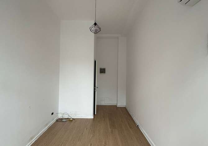 Ambient biznesi me qera 3+1 ne Tirane - 30,000 Leke