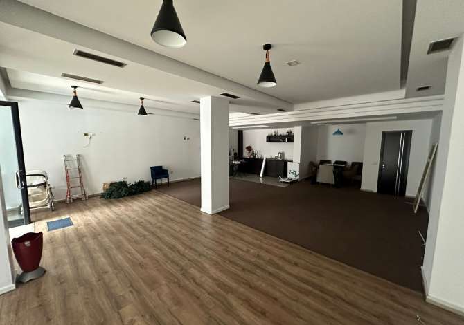 Ambient biznesi me qera 2+1 ne Tirane - 1,500 Euro