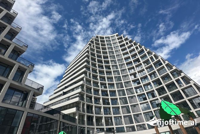 Ambiente Commerciale in Affitto 3+1 a Tirana - 1,300 Euro