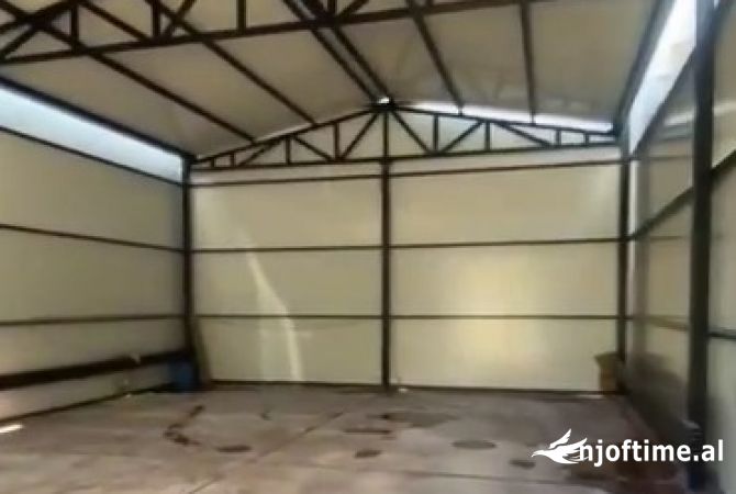 Ambiente Commerciale in Affitto 6+1 a Tirana - 900 Euro