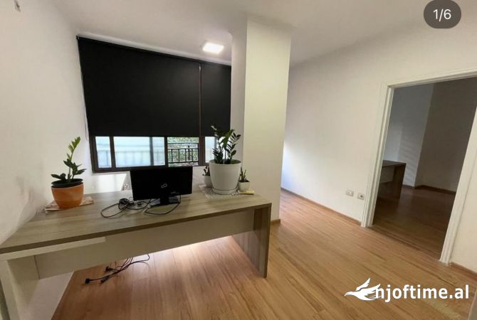 Ambiente Commerciale in Affitto 3+1 a Tirana - 500 Euro
